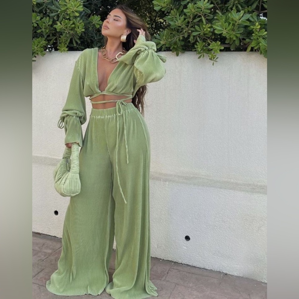 Green pleated set - Picture 5 of 9